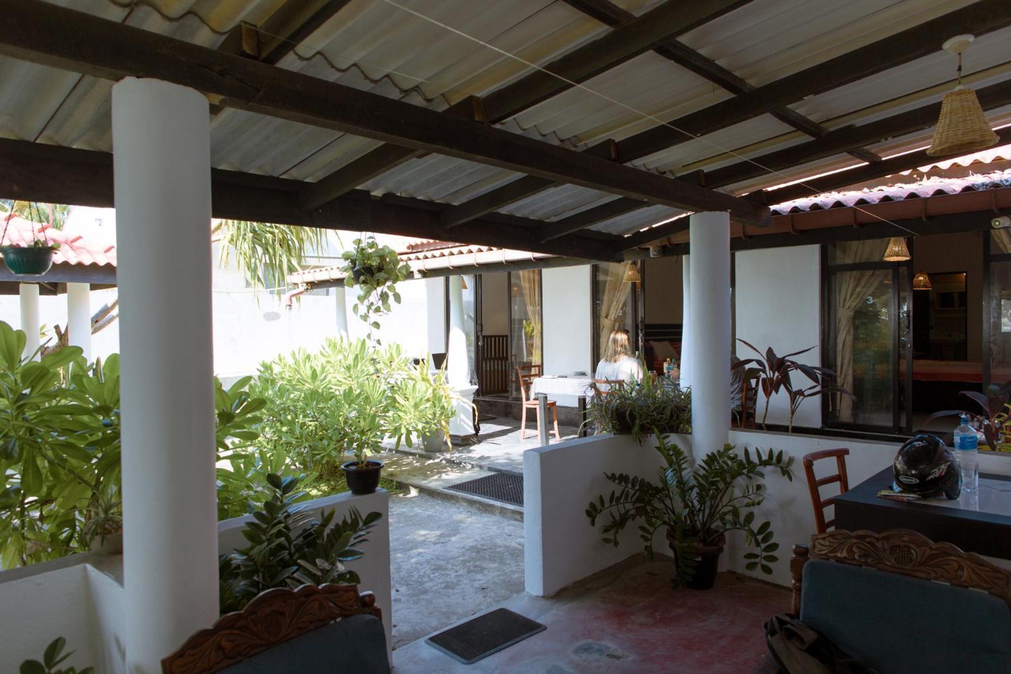 Yes Beach House Mirissa Luaran gambar