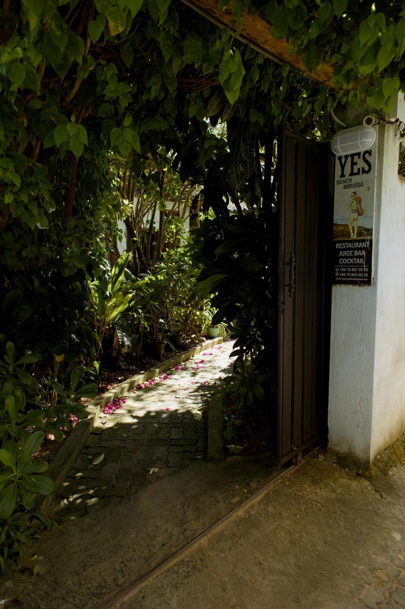 Yes Beach House Mirissa Luaran gambar