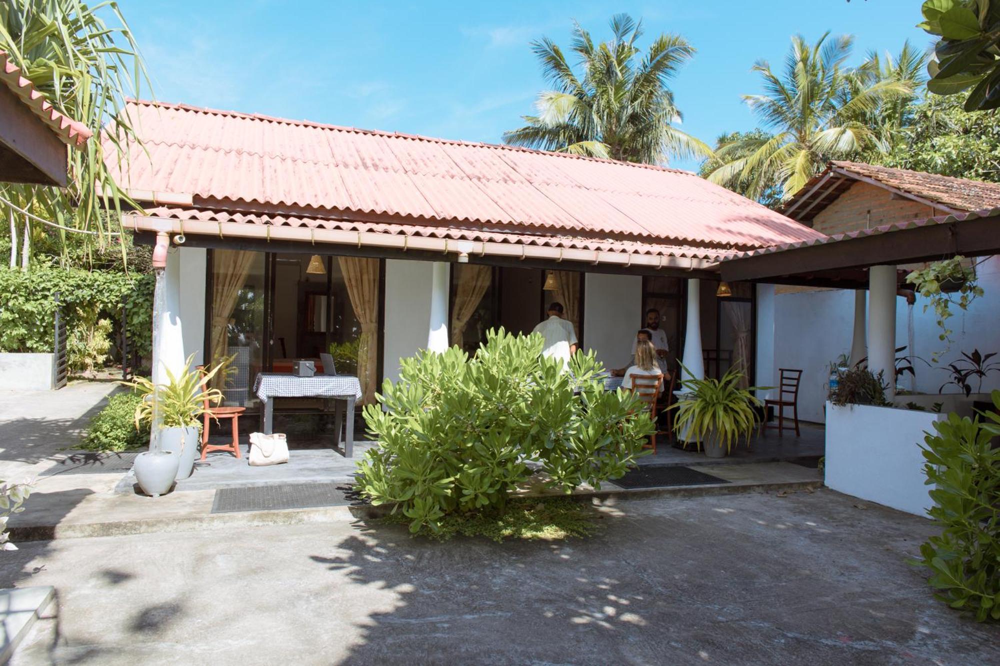 Yes Beach House Mirissa Luaran gambar