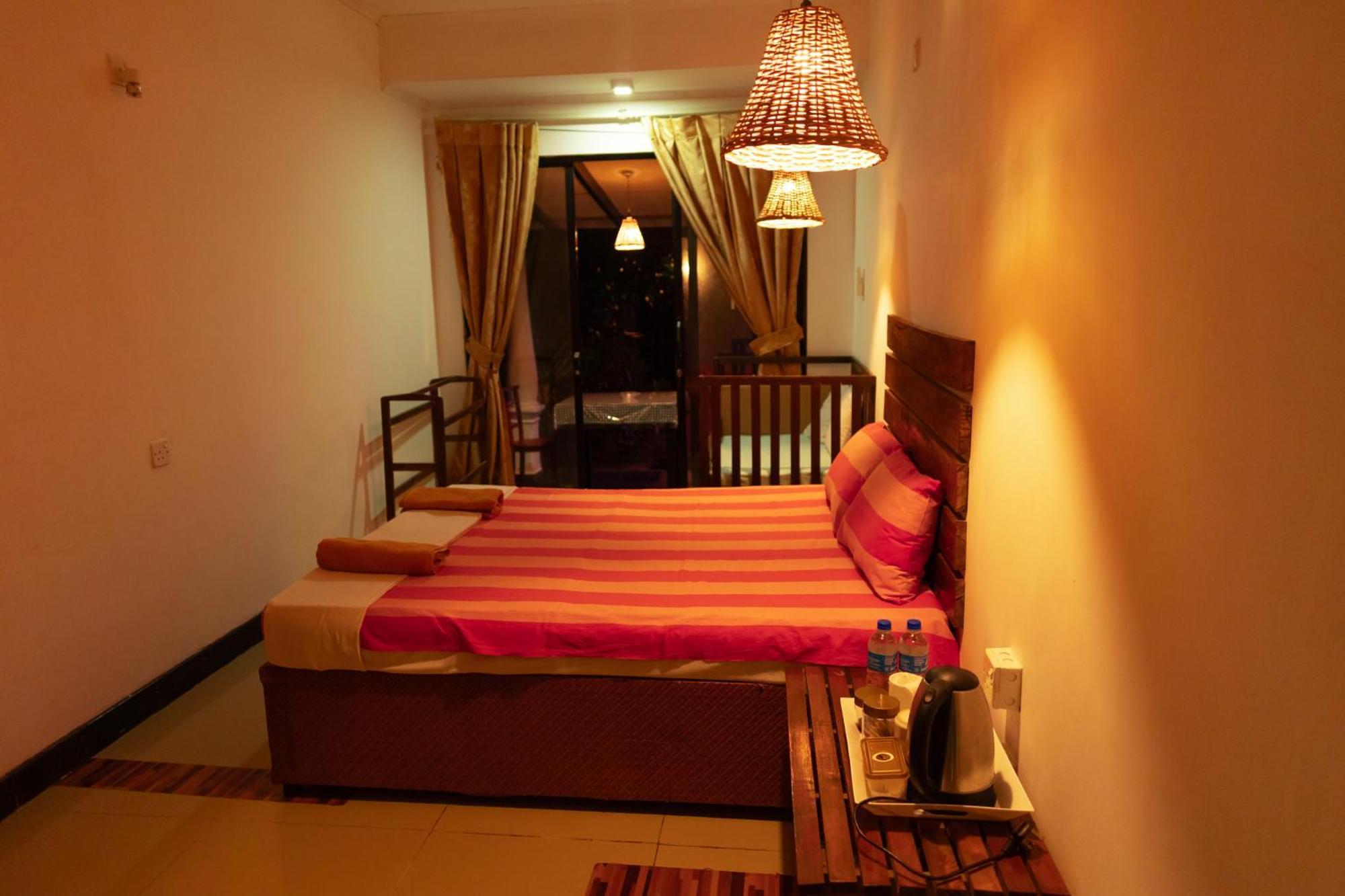 Yes Beach House Mirissa Luaran gambar